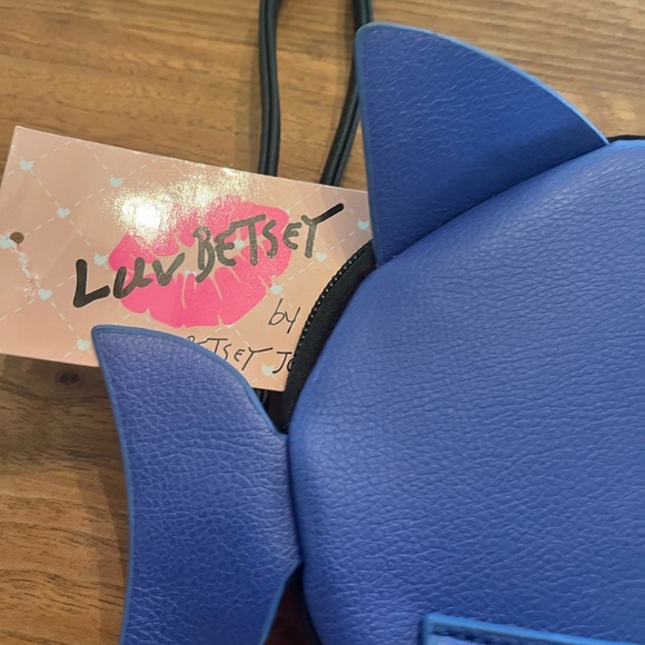 Betsy Johnson Blue Shark Wristlet Coin Purse. New With Tag - Picture 5 of 6